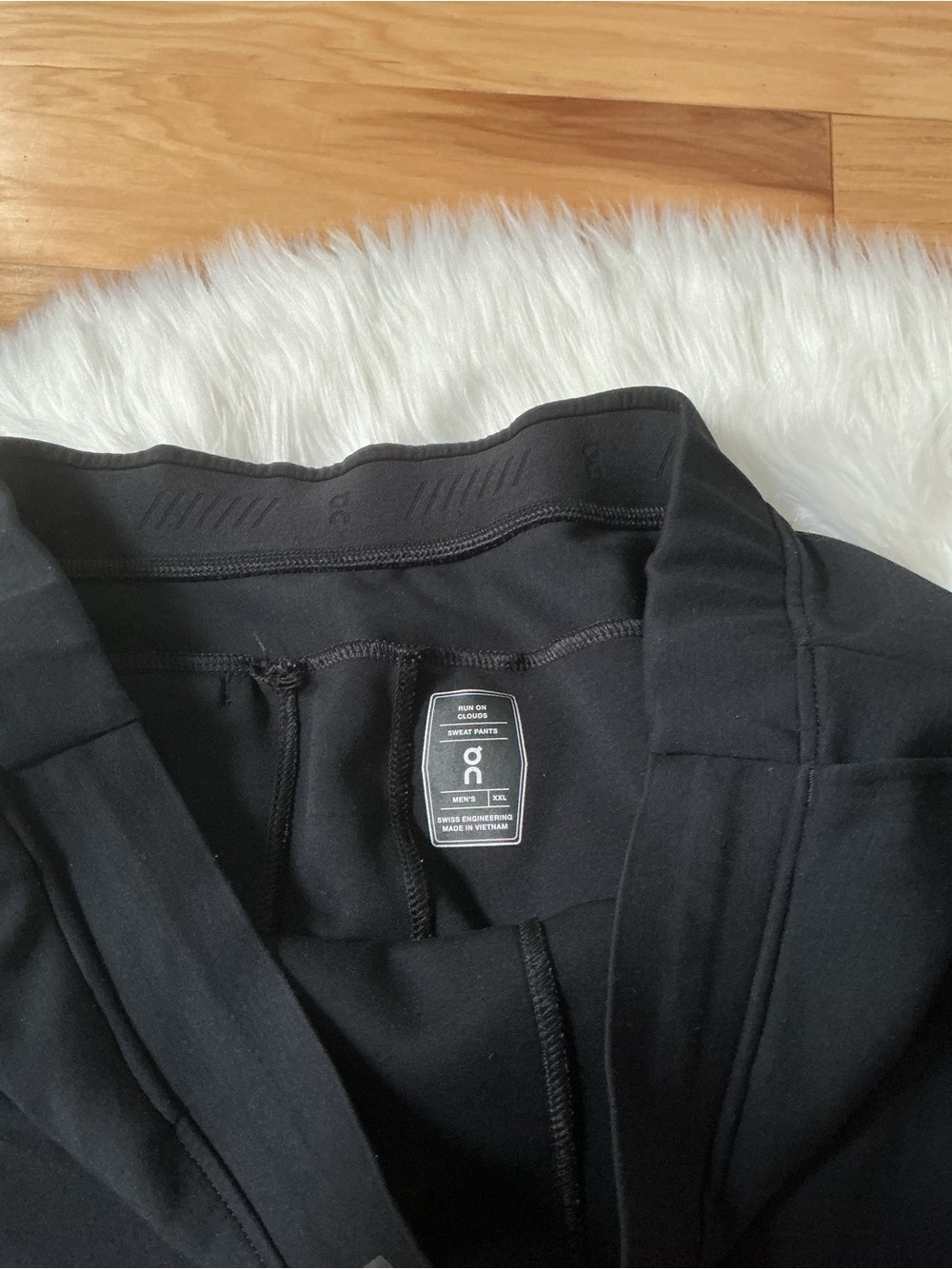 On Running Black Men's Joggers with Drawstring Waist Size XXL - Picture 5 of 6